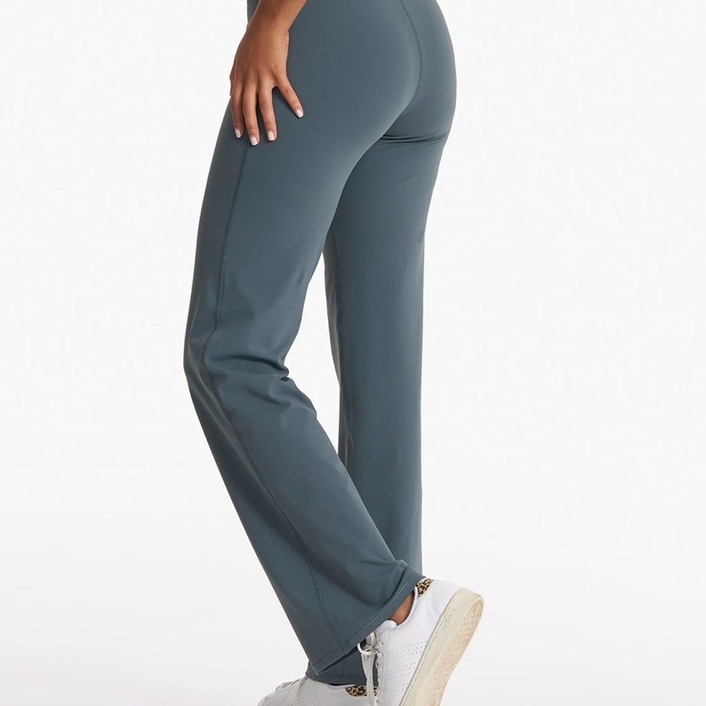 Vuori Daily Wideleg Pants Stone Size L